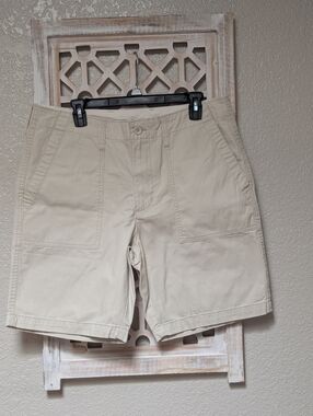 Old Navy Shorts Men Sz 34 BeigeLived-In Straight 9 Inch Inseam Flat Front Cotton